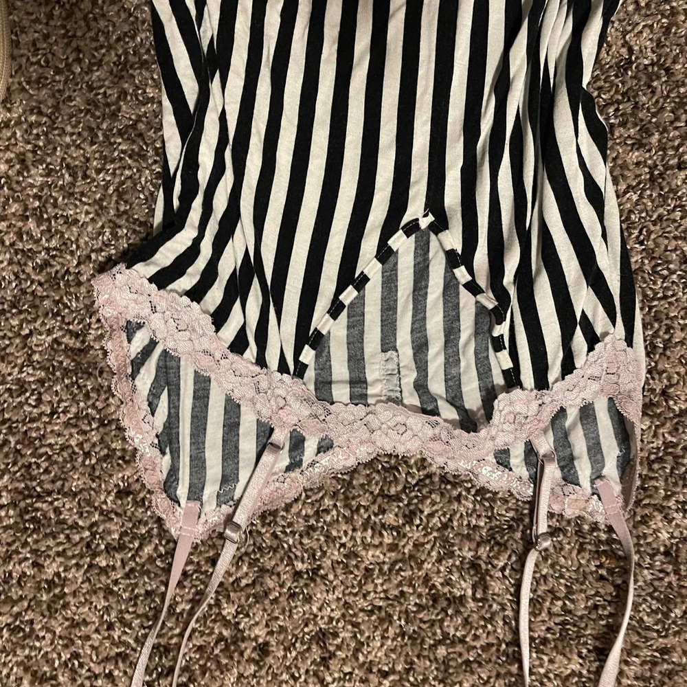 🩷Betsey Johnson Black and White Striped Cami with Lace🩷 - Picture 6 of 6